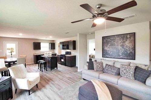 412 6th St, Hempstead TX  77445-4711 exterior