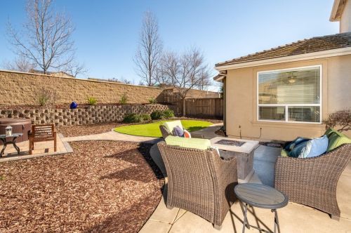 2038 Beckett Dr, Folsom CA 95762-5200 exterior