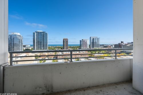 1720 Michigan Ave, Chicago IL  60616-1465 exterior