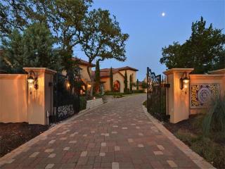 7900 Escala Dr, Austin TX  78735-1548 exterior