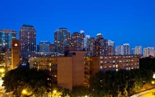 700 Clark St, Chicago IL  60654-3502 exterior