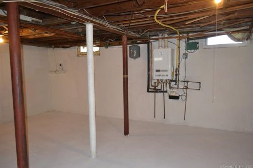 13 Holbrook St, Milford CT 06460-5133 exterior