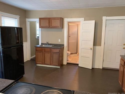 26 West St, New Britain CT  06051-1221 exterior