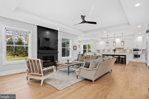 6714 Van Fleet Dr, Mc Lean VA  22101-5140 exterior