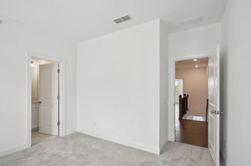 6607 Beacon Dr, Atlanta GA 30328 exterior