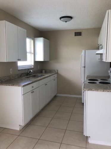 1125 Colorado Ave, Fort Pierce FL 34953-1806 exterior