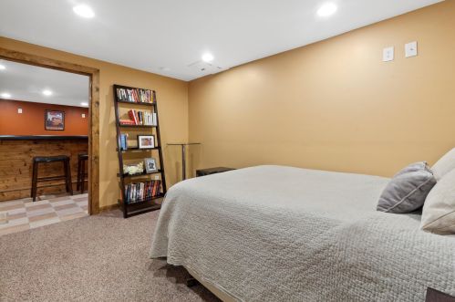 1015 121, Milwaukee WI 53226-3309 exterior