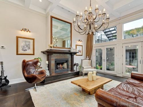 1126 Lill Ave, Chicago IL 60614-2018 exterior