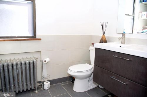 1223 Harrison St, Philadelphia PA 19124-2910 exterior