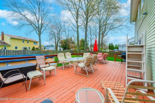 22 Plafsky Dr, Edison NJ 08817-2239 exterior