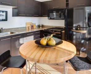 840 Blackhawk St, Chicago IL  60642-2592 exterior