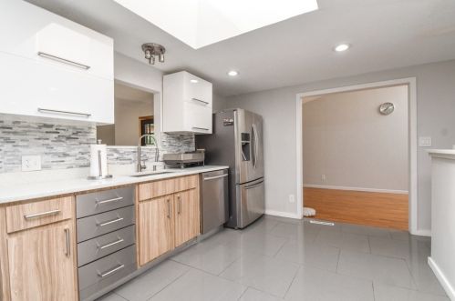 34 Boyd St, Springfield, MA 01108-3304