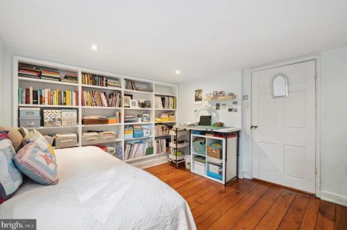 330 Camac St, Philadelphia PA 19107-5926 exterior