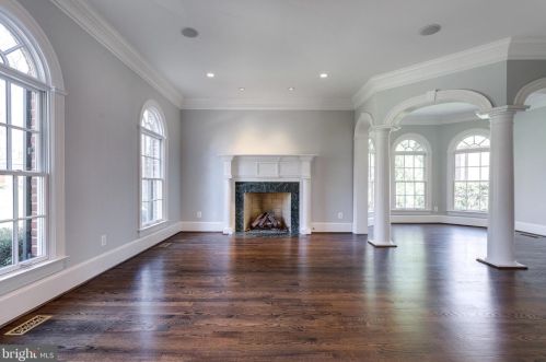 884 Alvermar Rdg Dr, Mc Lean VA 22102-1435 exterior