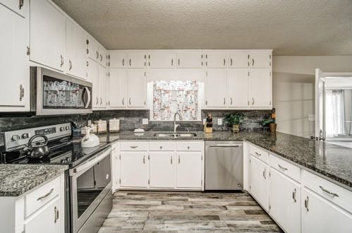 8245 Bennett Ln, Gainesville GA 30506-4068 exterior