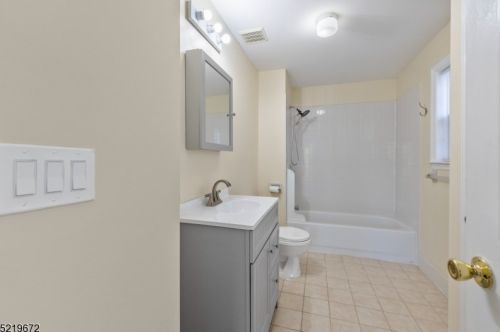 105 Rip Van Dam Ct, Montgomery NJ  08502-4101 exterior