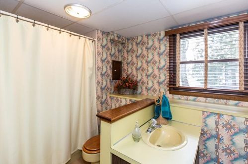 8 Ferncrest Dr, Providence RI 02919-3503 exterior