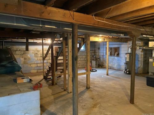 17 Pleasant Vw Rd, Poughkeepsie NY exterior