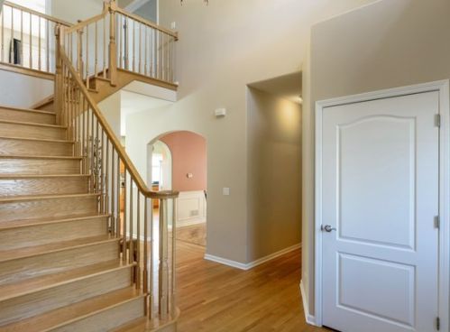 659 Indiana St, Elmhurst, IL 60126-1957