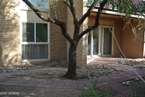 2 Greenock Dr, Tucson AZ 85737-7629 exterior