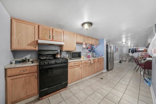 7235 Washtenaw Ave, Chicago IL  60645-1435 exterior