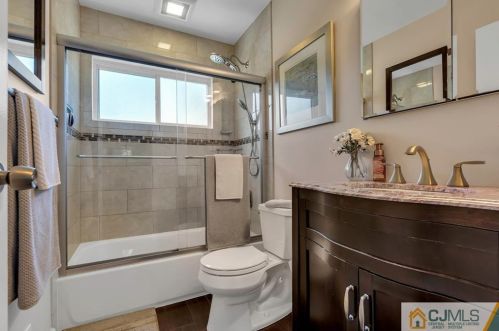 51 Stony Rd, Edison NJ 08817-3236 exterior