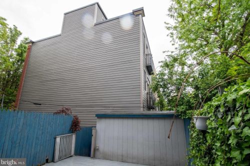 628 16th St, Philadelphia PA  19130-3421 exterior