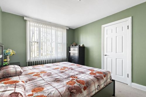 6338 Leavitt St, Chicago IL 60659-2168 exterior