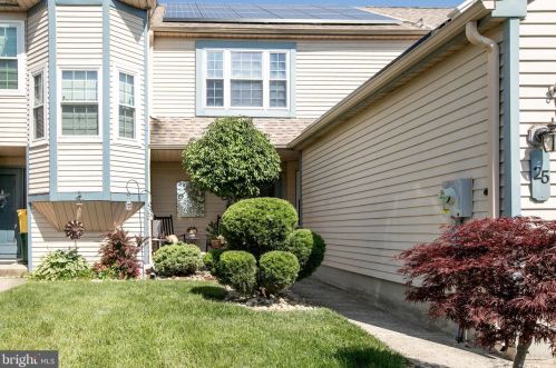 25 Raintree Dr, Trenton, NJ 08690-3350