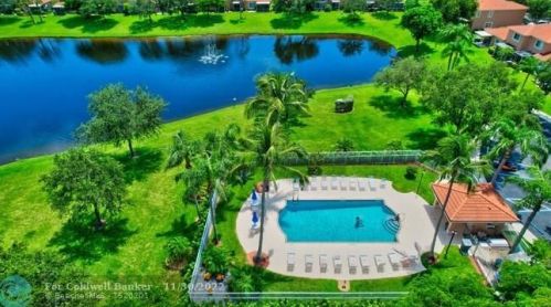 9757 Kamena Cir, Boynton Beach FL 33436-3958 exterior