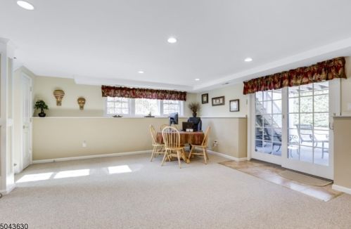 5 Heritage Ln, Morristown NJ 07960-4742 exterior