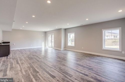 6801 Dillon Ave, Mc Lean VA  22101-4435 exterior