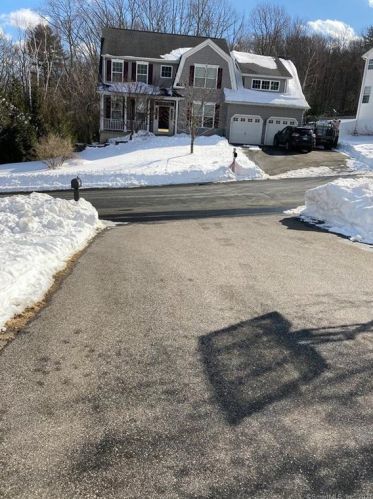 425 Hillandale Blvd, Torrington CT 06790-2665 exterior