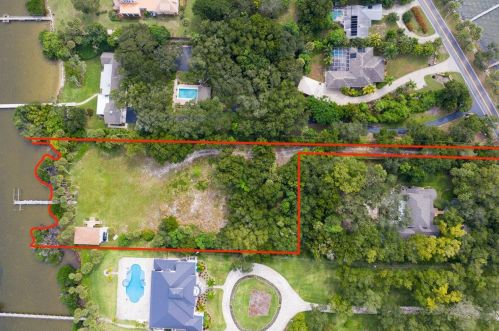 10060 Tropical Trl, Merritt Island FL 32953-6060 exterior