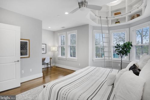 420 3rd St, Washington DC  20003-1930 exterior