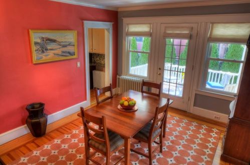 262 Gibbs Ave, Middletown RI 02840-2239 exterior