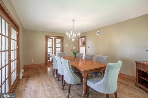 809 Old Bethlehem Rd, Quakertown PA 18951-1924 exterior