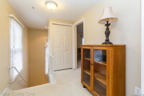 1439 Lantern Ln, Rochester MI 48306-4240 exterior