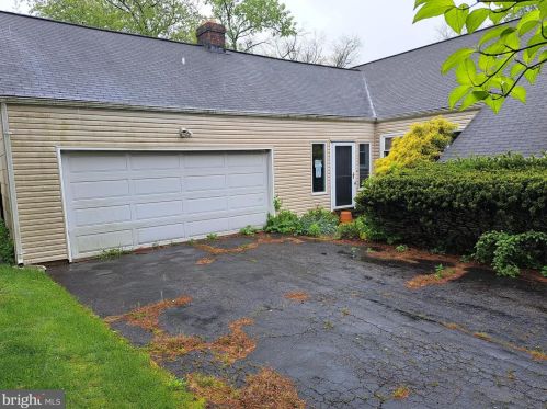 1371 Lower Ferry Rd, Trenton, NJ 08618-1410