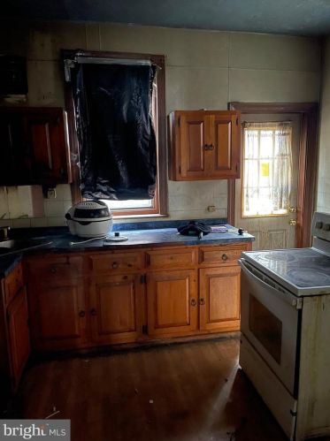 3739 9 St, Philadelphia PA 19140-3120 exterior