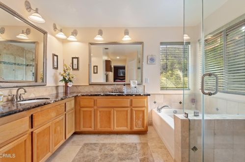 2412 Larkhaven Ln, Oxnard CA 93036-6248 exterior