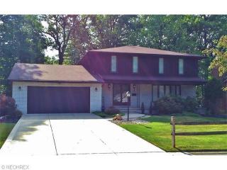 7512 Dogwood Ln, Cleveland, OH 44130-6134