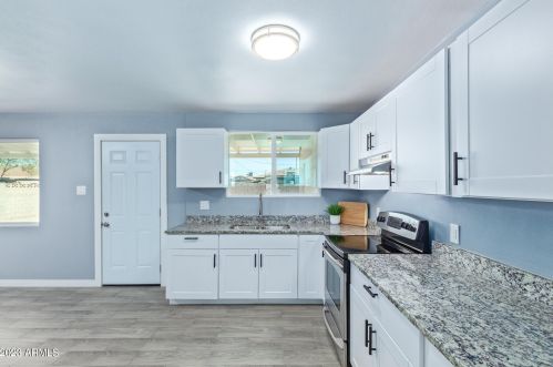 2925 42nd Ave, Phoenix AZ  85019-4323 exterior