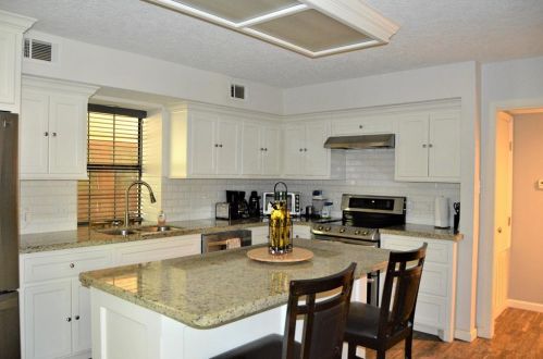 1805 Lk Dr, Huntsville TX 77320-0237 exterior