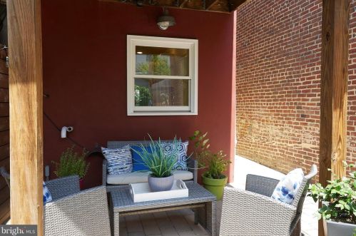 221 E St, Washington DC  20002-7700 exterior