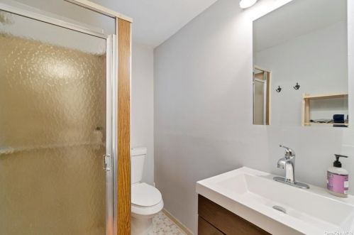 33 Hazard Ave, Huntington Station NY 11746-3726 exterior