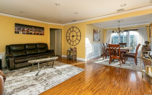 34 Heatherfield Rd, Valley Stream NY  11581-2314 exterior