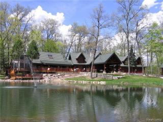 12259 Dentonview Dr, Fenton, MI 48430-2505