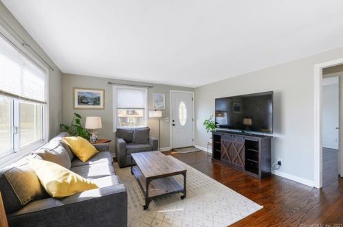 34 Lakeside Rd, Milford CT 06460-4508 exterior