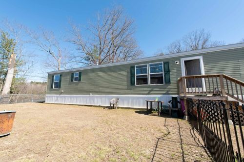 52 Longmeadow Dr, Concord NH 03301-3413 exterior